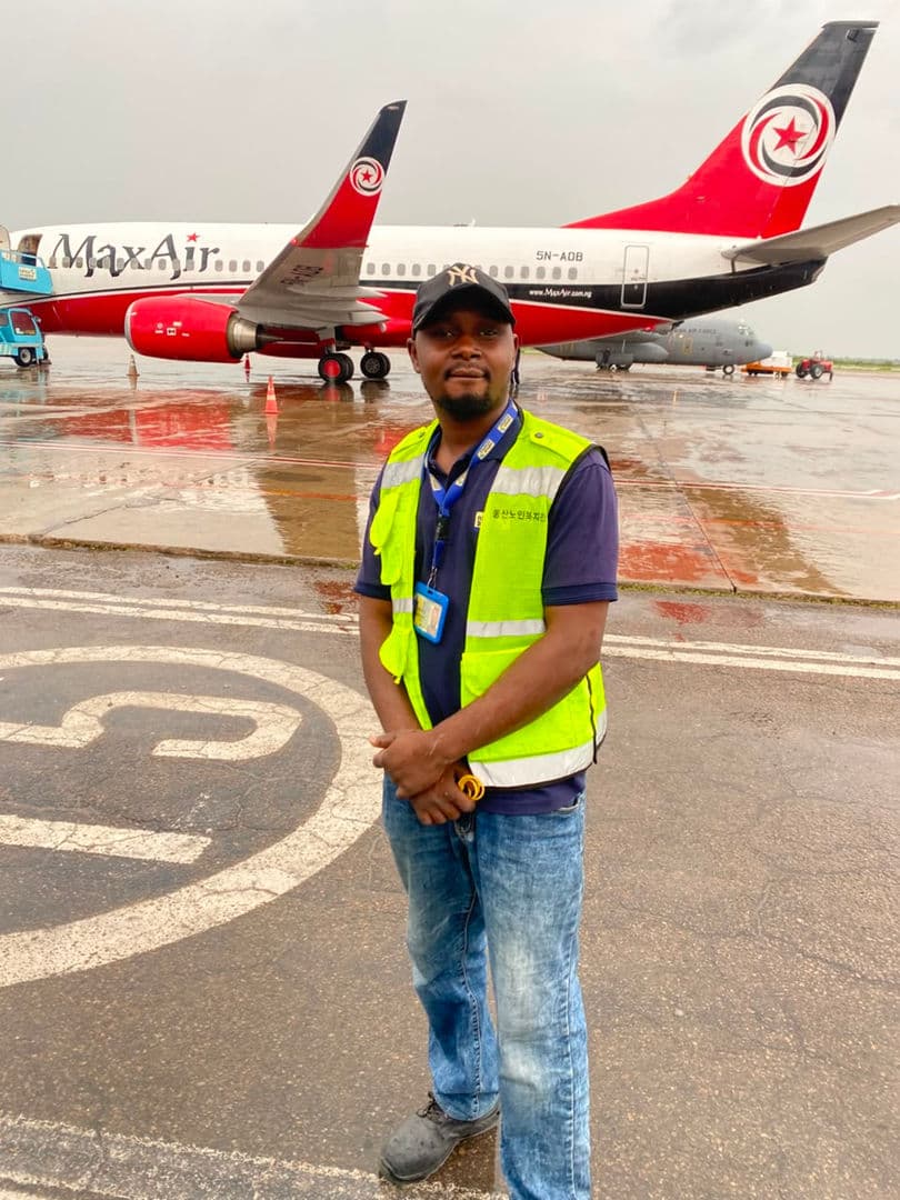 Behind every safe flight, there are people working silently 🚀✈️