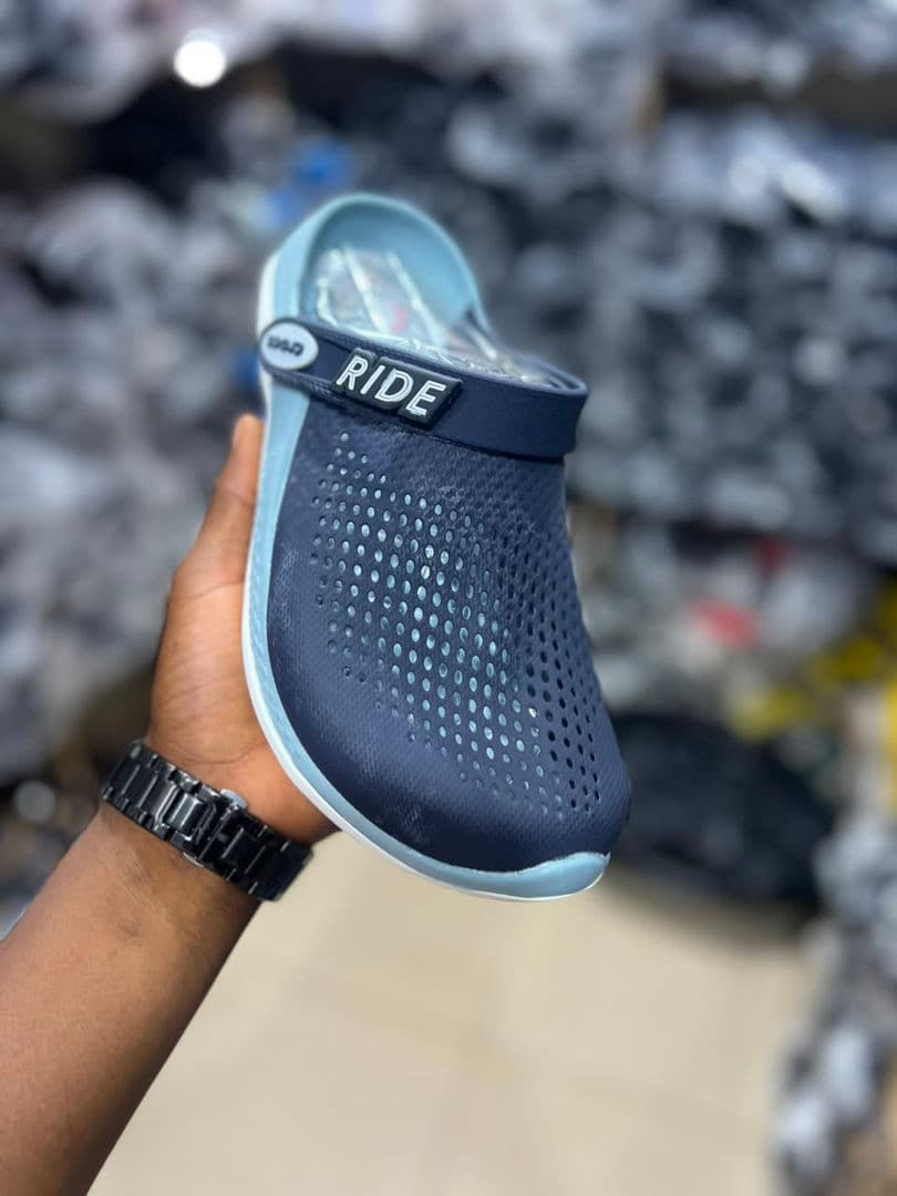 Crocs lite ride 
N15k 