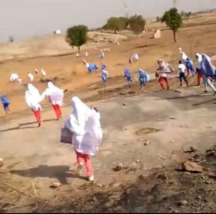 Jama'a akwai garafa wadannan ya aran dakukigani anci yaran makaranta sakandir ci wada anatsaka da jarabawa sai yan bokoharam sukakawo suni ki gudunccitun rai